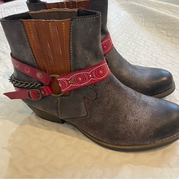 Iliyah Gray Geometric Studded-Band Chain Faux Leather Ankle Boots ZL840 Size 39 - Picture 2 of 12